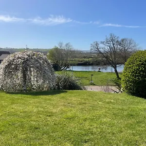 Apartment River Retreat - River Views & Parking, Exeter